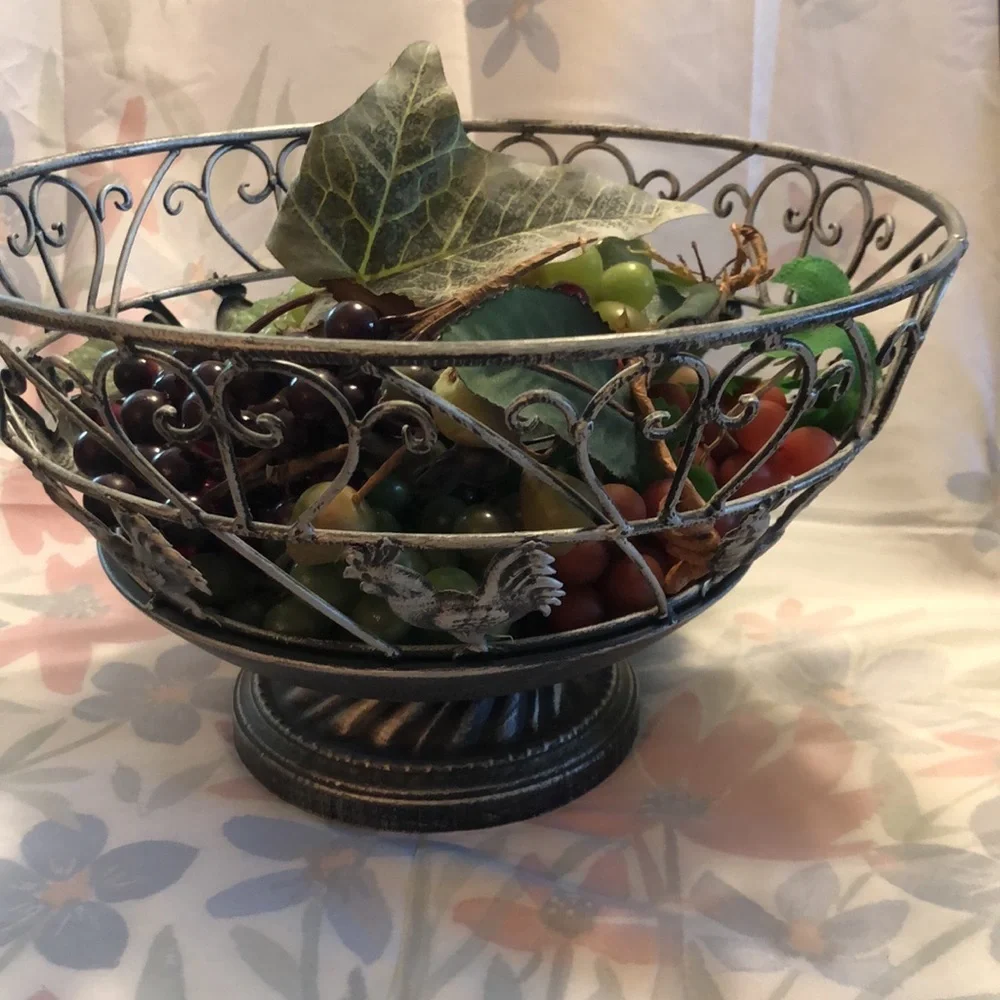 Vintage Boho Rooster Black/Silver Metal Fruit/Egg/Vegetable Bowl/Basket 7”x12”